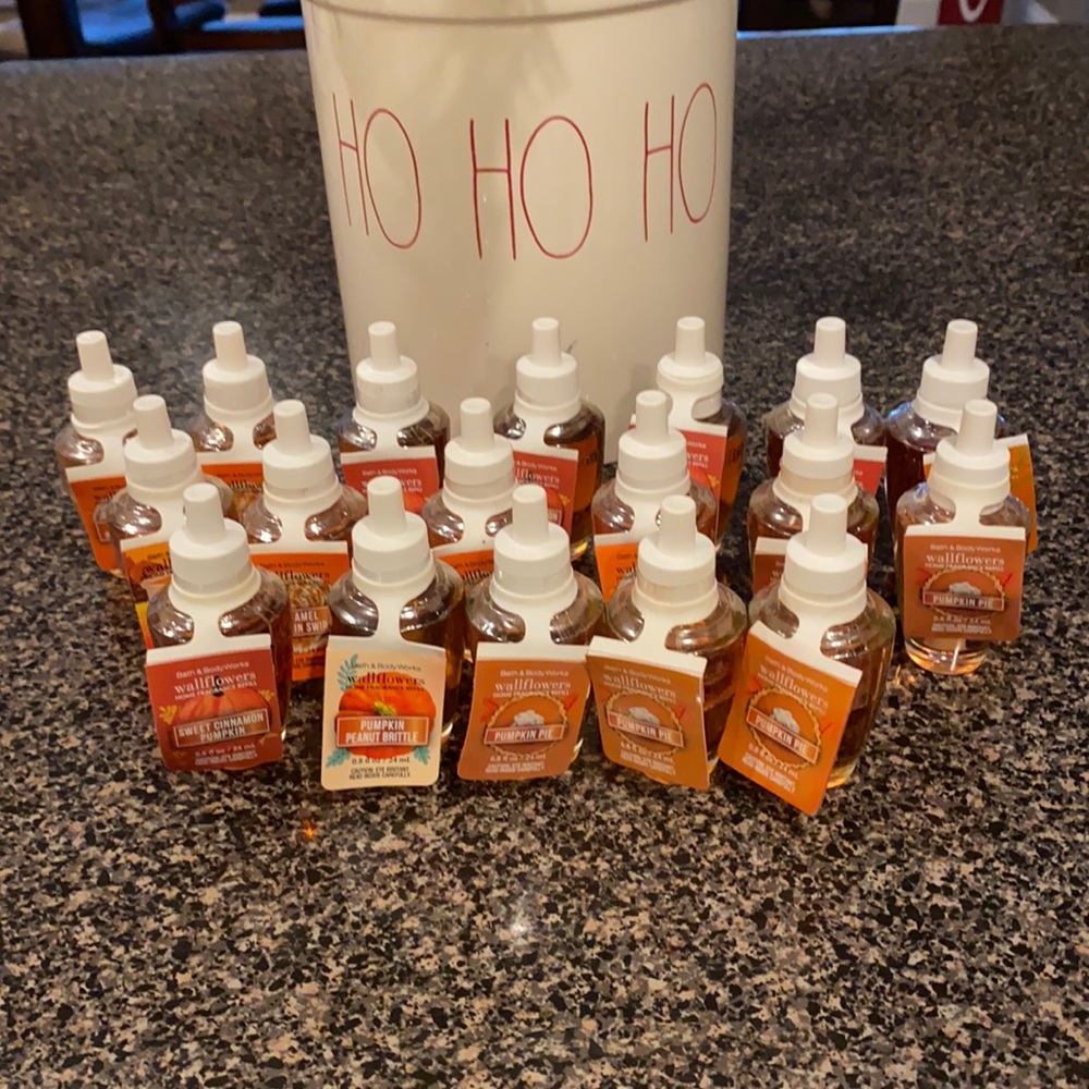 Set of 18 Bath and Body Works Wallflowers